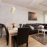 דירה Family With Garden And Two Parking Spaces In By Renters