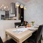Family With Garden And Two Parking Spaces In By Renters 格但斯克