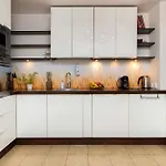 Family With Garden And Two Parking Spaces In By Renters 公寓 *