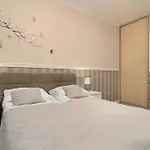 Family With Garden And Two Parking Spaces In By Renters * 格但斯克