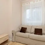 Family With Garden And Two Parking Spaces In By Renters 公寓 *