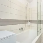 Family With Garden And Two Parking Spaces In By Renters 公寓 *