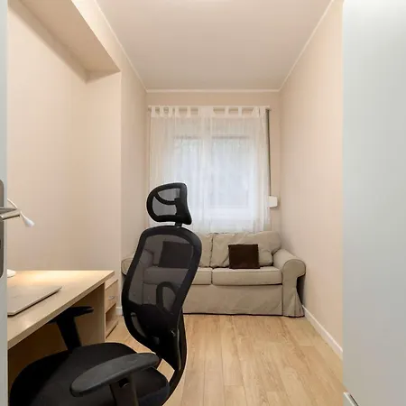 Family With Garden And Two Parking Spaces In By Renters * 그단스크