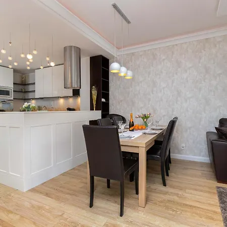 Family With Garden And Two Parking Spaces In By Renters * Danzica