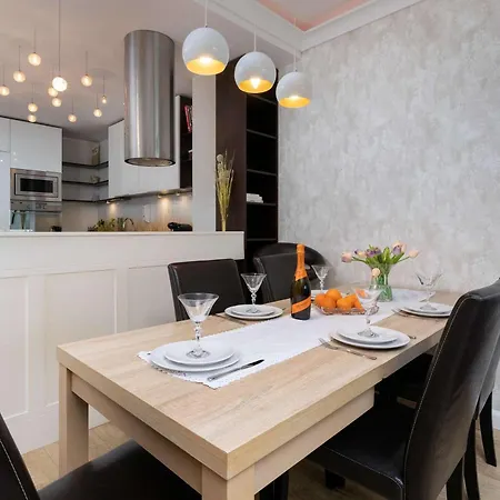 Family With Garden And Two Parking Spaces In By Renters 그단스크