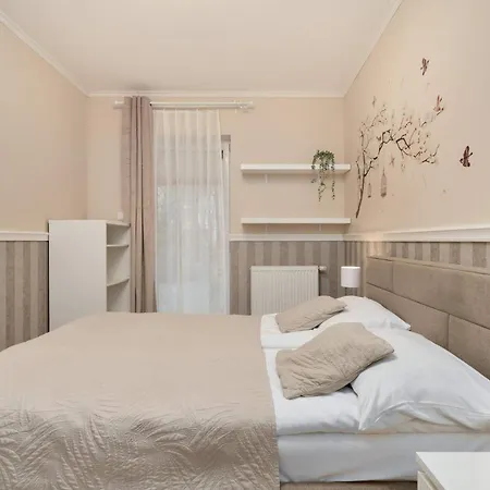 Lejlighed Family With Garden And Two Parking Spaces In By Renters Gdańsk