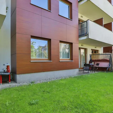 Family With Garden And Two Parking Spaces In By Renters Apartament