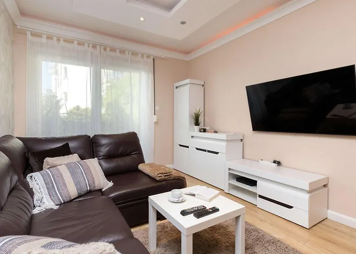 Appartamento Family With Garden And Two Parking Spaces In By Renters