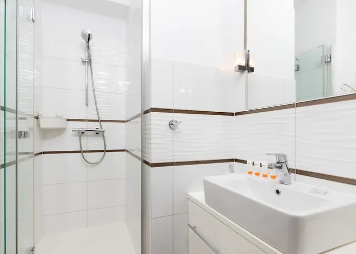 Family With Garden And Two Parking Spaces In By Renters *