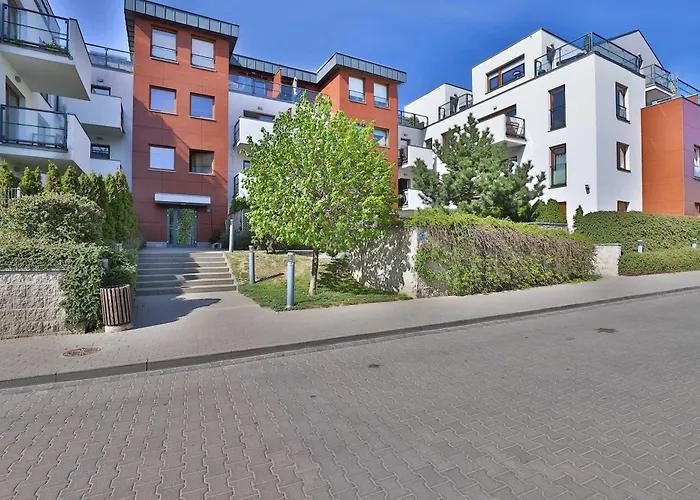 Family With Garden And Two Parking Spaces In By Renters *