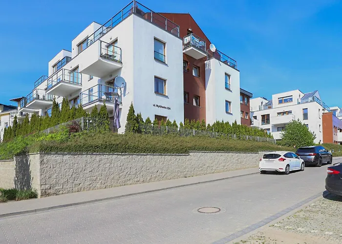 Family With Garden And Two Parking Spaces In By Renters *