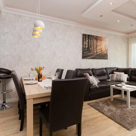 Apartamento Family With Garden And Two Parking Spaces In By Renters