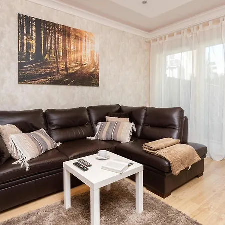 Family With Garden And Two Parking Spaces In By Renters Apartamento *